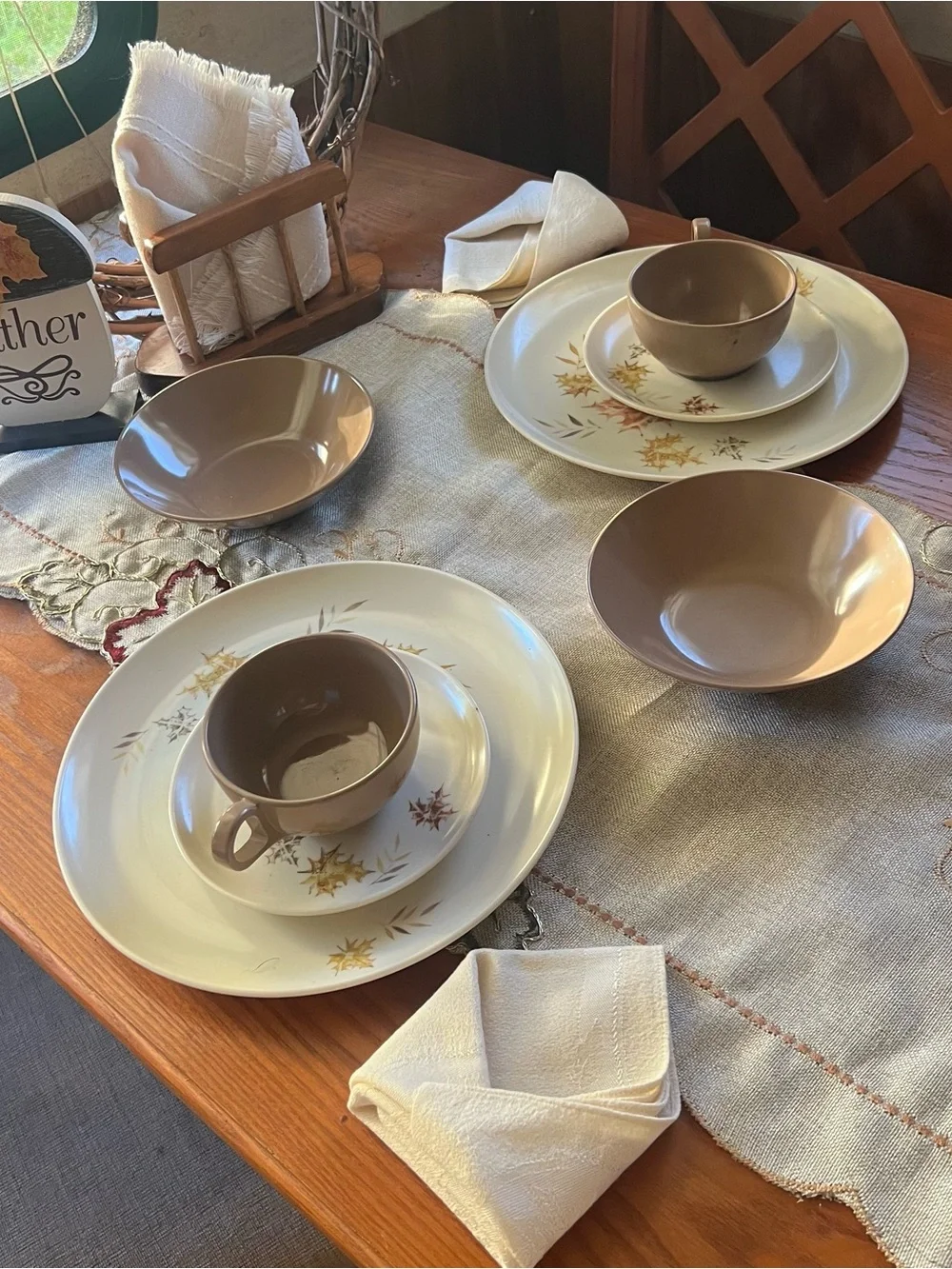 Vintage 60's melmac Dinnerware Set with Autumn Leaf Motif 20pc set